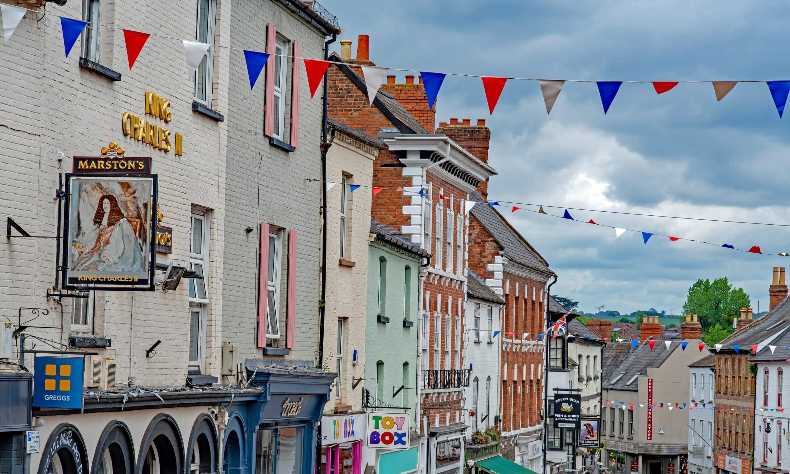 Ross-on-Wye looking down Broad Street and a very busy town centre.