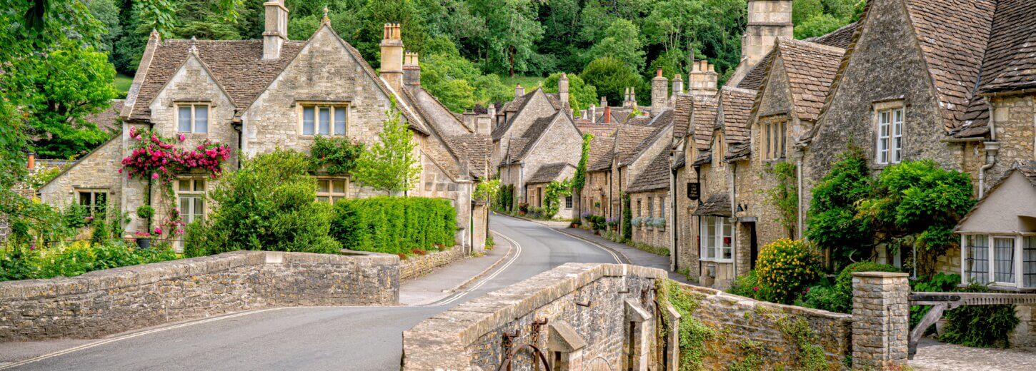 picturesque-village-in-cotswolds-near-swindon