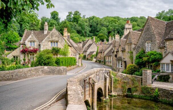 picturesque-village-in-cotswolds-near-swindon